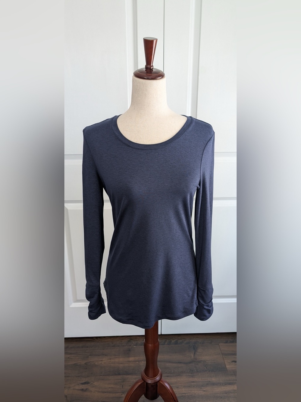 Title Nine Women’s Grace Long Sleeve Tee Buttah Line UPF 50 Navy Size Small